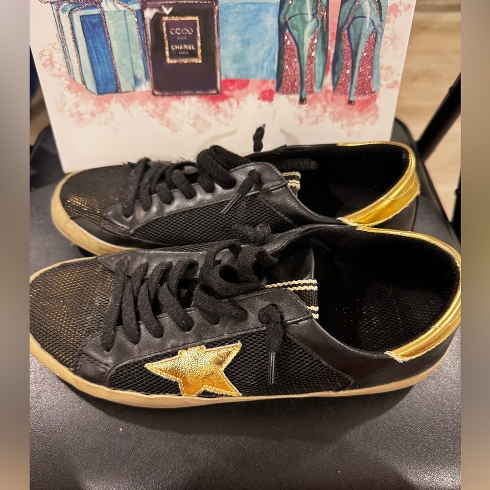 ✨ Shu Shop Penny Black & Gold Star Sneakers – Women’s Size 8 ✨